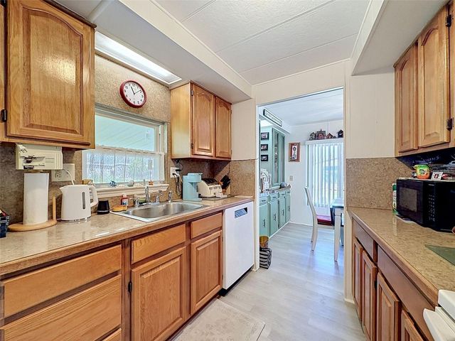 5206 WISTERIA CIRCLE, New Port Richey, FL 34653