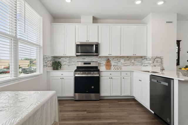 2237 Glacier Street, Mundelein, IL 60060
