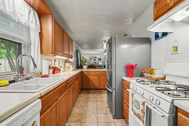 144 NW Jill Ann Drive, Burleson, TX 76028