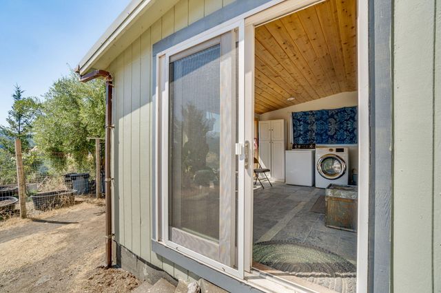 745a Applewood Road, Honeydew, CA 95545