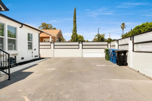 7637 Radford Avenue, Los Angeles, CA 91605