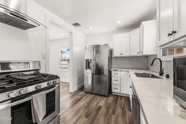 7637 Radford Avenue, Los Angeles, CA 91605
