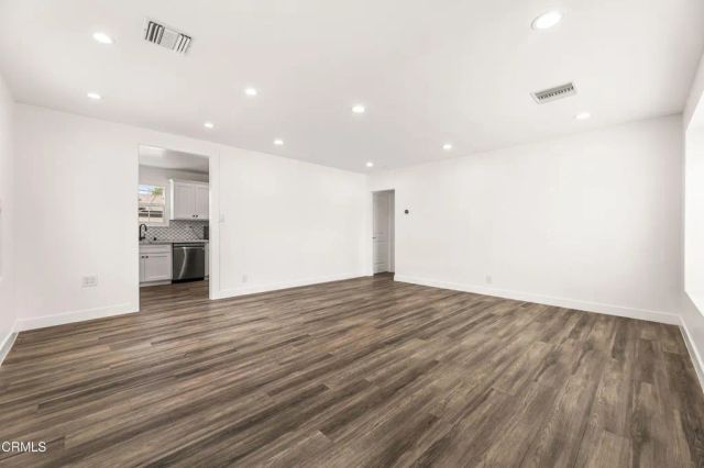 7637 Radford Avenue, Los Angeles, CA 91605