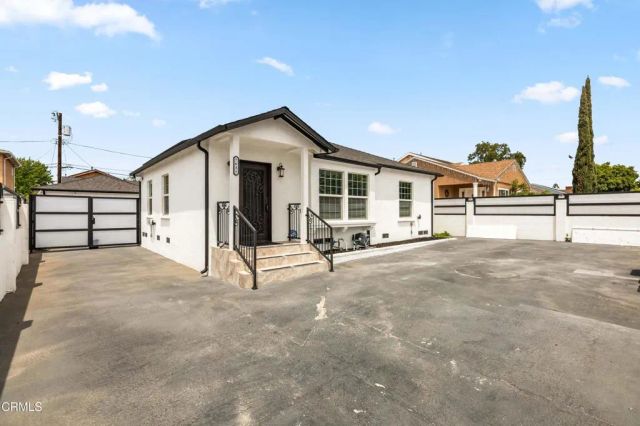 7637 Radford Avenue, Los Angeles, CA 91605