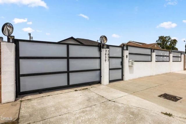 7637 Radford Avenue, Los Angeles, CA 91605