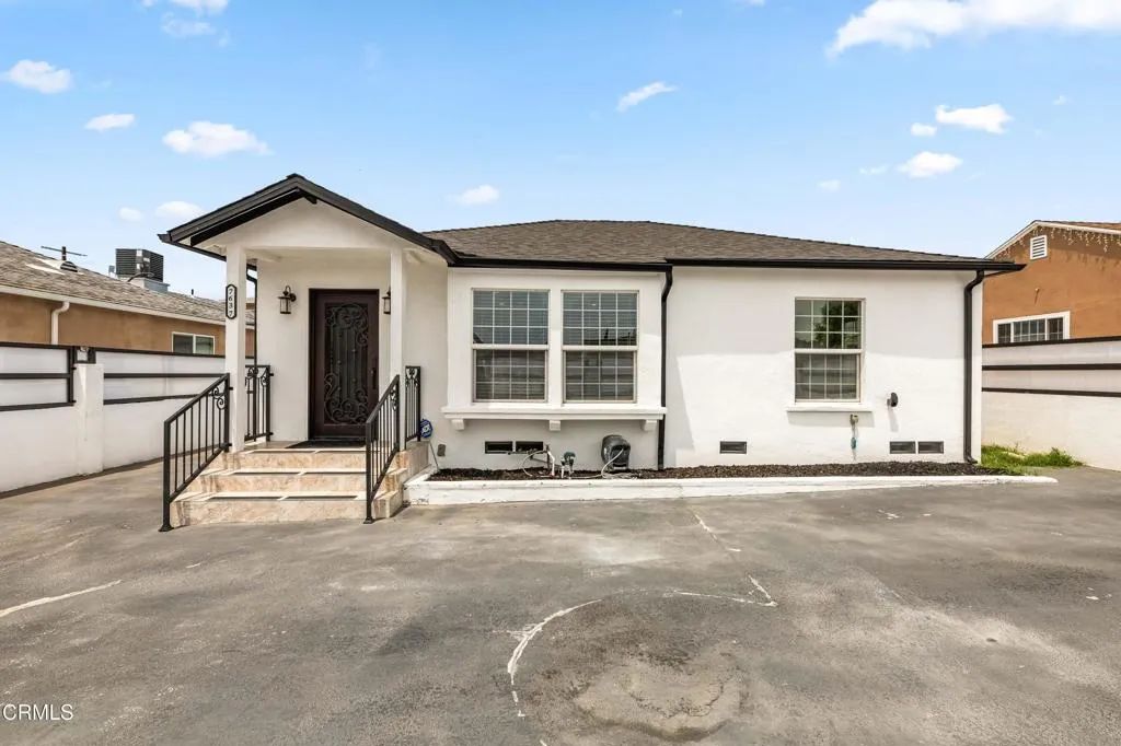 7637 Radford Avenue, Los Angeles, CA 91605