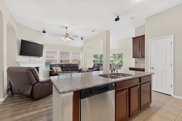 404 Castle Street, Desoto, TX 75115