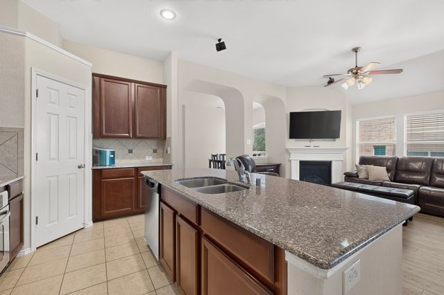 404 Castle Street, Desoto, TX 75115