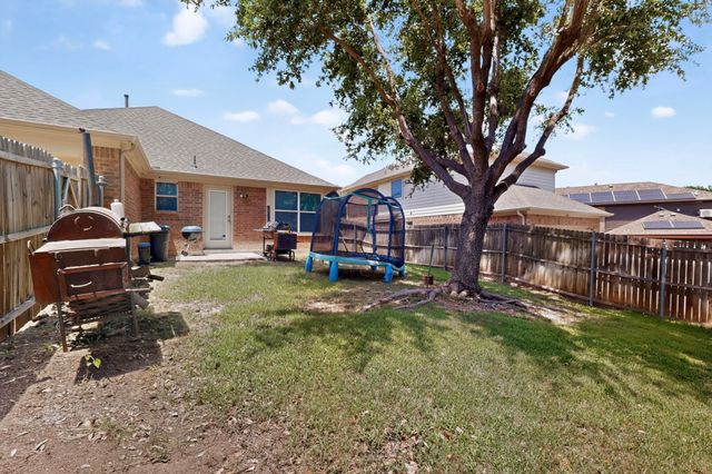 404 Castle Street, Desoto, TX 75115