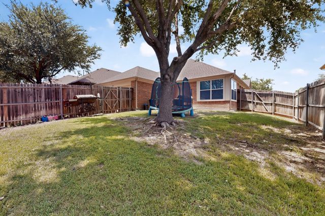 404 Castle Street, Desoto, TX 75115