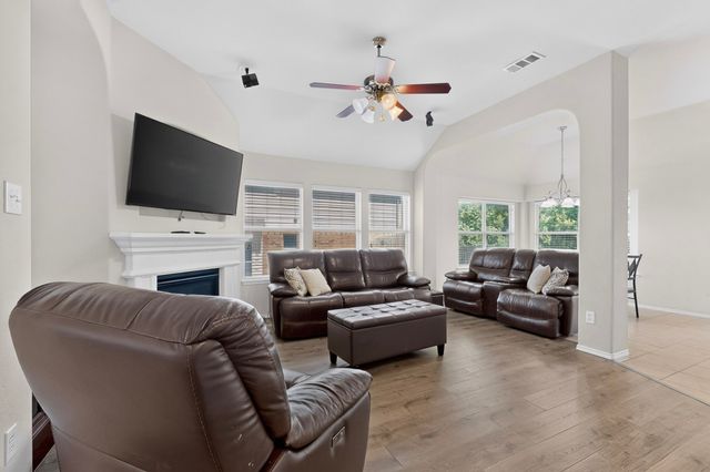 404 Castle Street, Desoto, TX 75115
