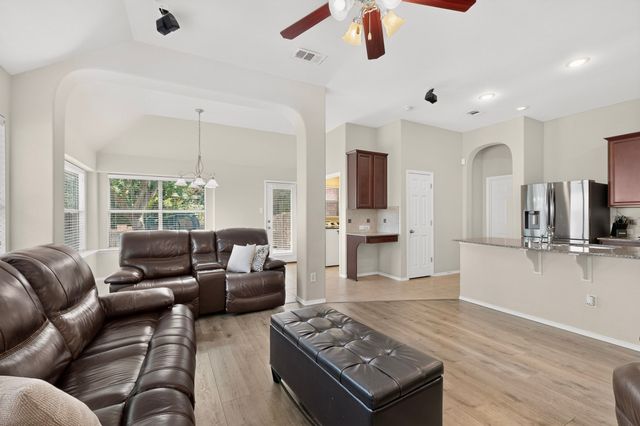 404 Castle Street, Desoto, TX 75115