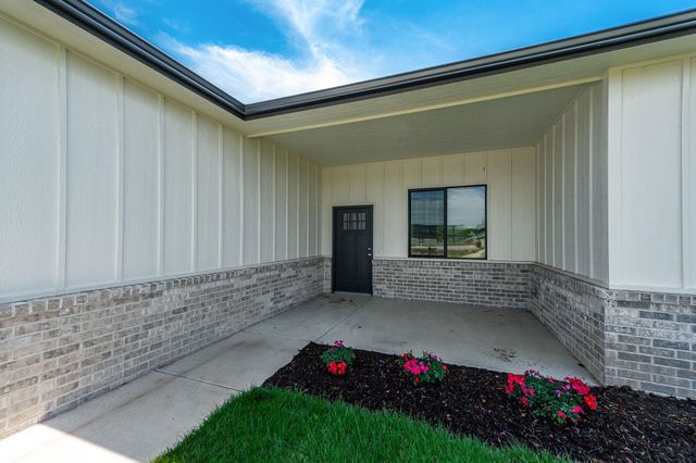 519 E Elmwood St, Park City, KS 67147