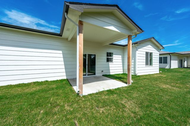 519 E Elmwood St, Park City, KS 67147