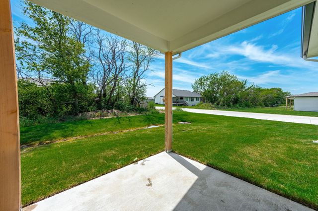 519 E Elmwood St, Park City, KS 67147