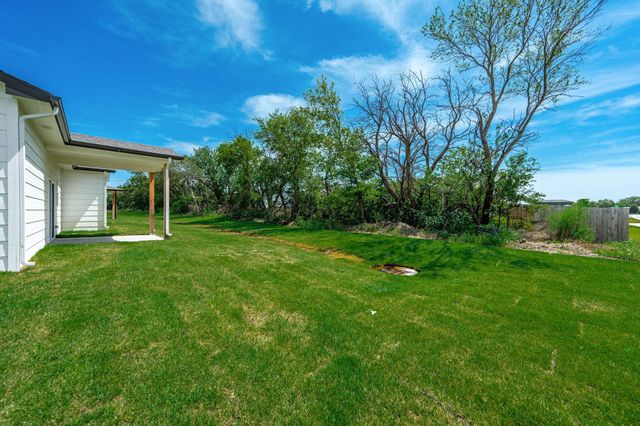 519 E Elmwood St, Park City, KS 67147