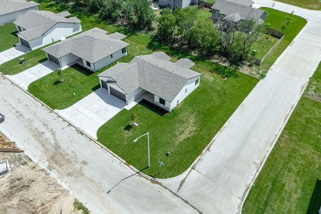 519 E Elmwood St, Park City, KS 67147