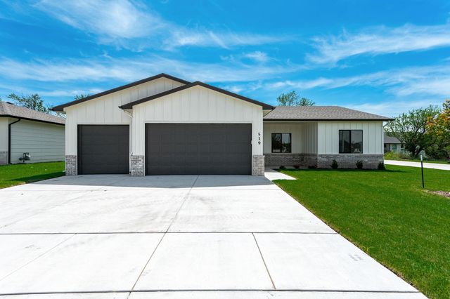 519 E Elmwood St, Park City, KS 67147