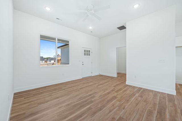 519 E Elmwood St, Park City, KS 67147