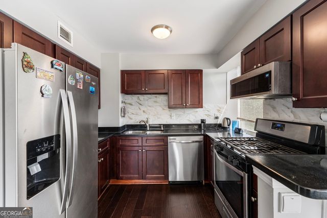 2479 Peachtree Road NE 217, Atlanta, GA 30305