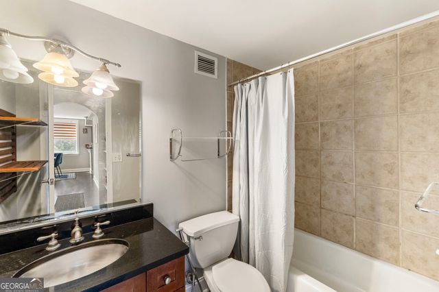 2479 Peachtree Road NE 217, Atlanta, GA 30305