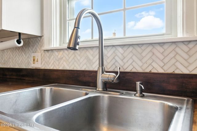 1015 Greenleaf Rd, Louisville, KY 40213