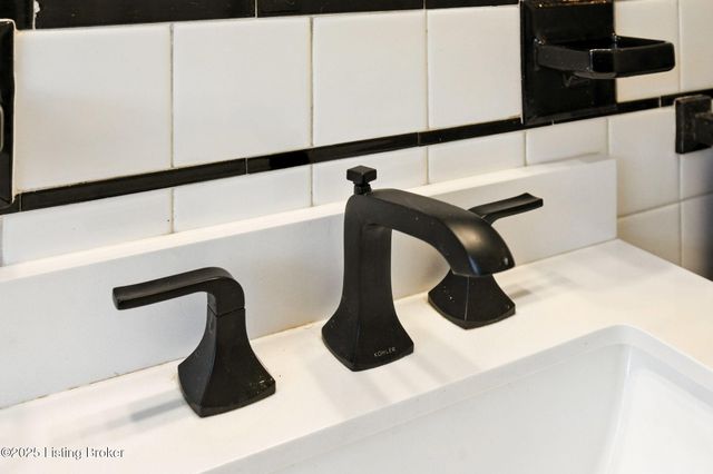 1015 Greenleaf Rd, Louisville, KY 40213