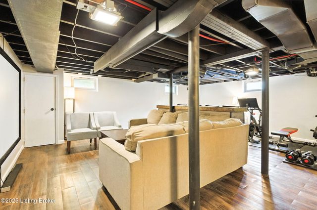 1015 Greenleaf Rd, Louisville, KY 40213