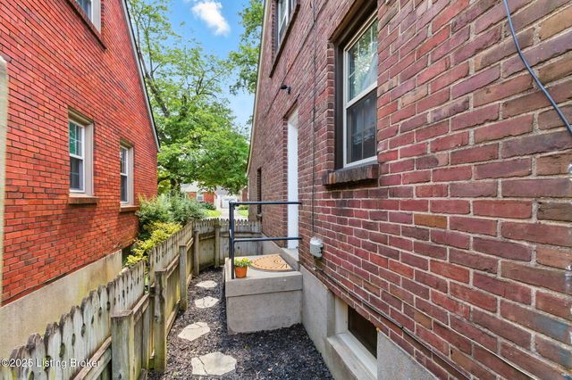 1015 Greenleaf Rd, Louisville, KY 40213