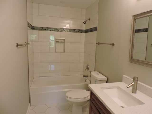 407 BEECHWOOD Drive, Westmont, IL 60559