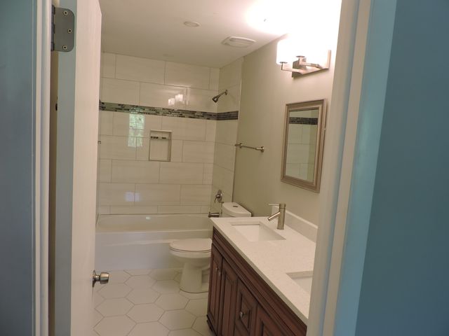 407 BEECHWOOD Drive, Westmont, IL 60559