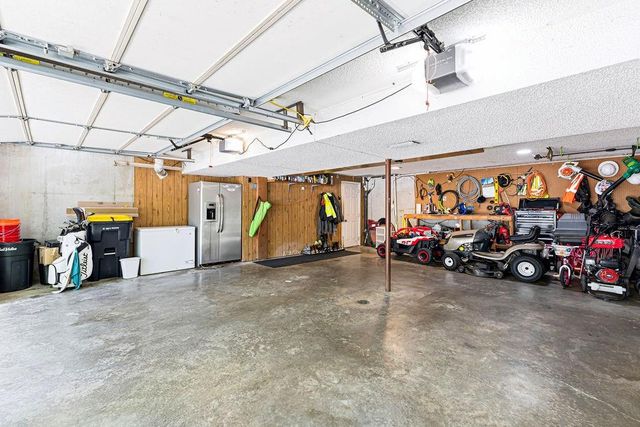 1802 Regency Drive, Kearney, MO 64060