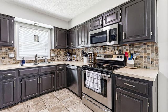 1802 Regency Drive, Kearney, MO 64060