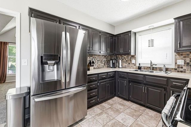 1802 Regency Drive, Kearney, MO 64060