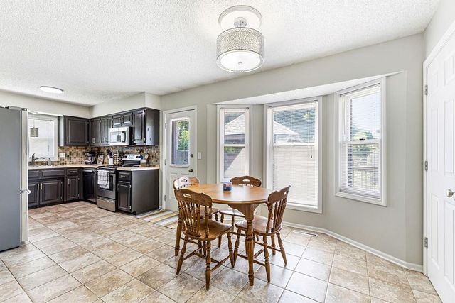 1802 Regency Drive, Kearney, MO 64060