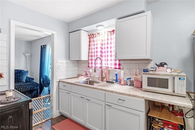 12612 Firsby Avenue, Cleveland, OH 44135