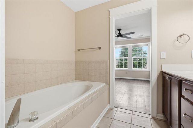 2911 Gentry Park Parkway, Kansas City, MO 64116