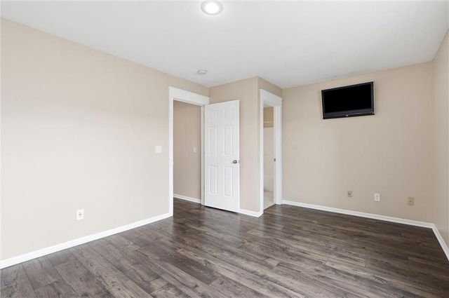 2911 Gentry Park Parkway, Kansas City, MO 64116