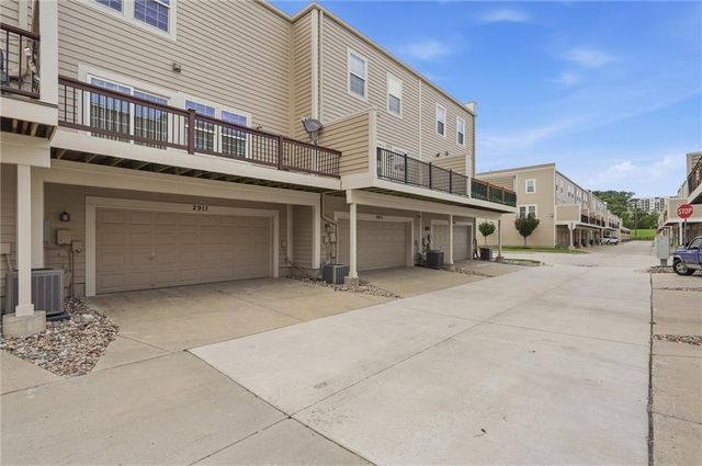 2911 Gentry Park Parkway, Kansas City, MO 64116
