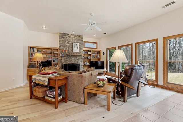 130 Emerald Lane, Fayetteville, GA 30214