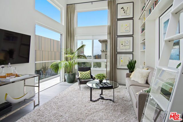 12698 Sandhill Lane 3, Los Angeles, CA 90094