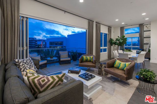 12698 Sandhill Lane 3, Los Angeles, CA 90094