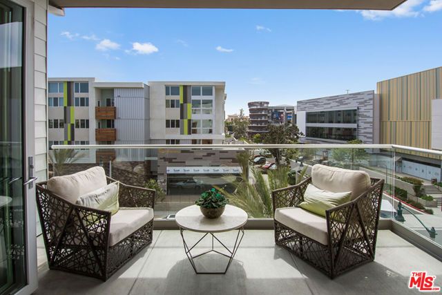 12698 Sandhill Lane 3, Los Angeles, CA 90094
