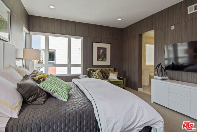 12698 Sandhill Lane 3, Los Angeles, CA 90094