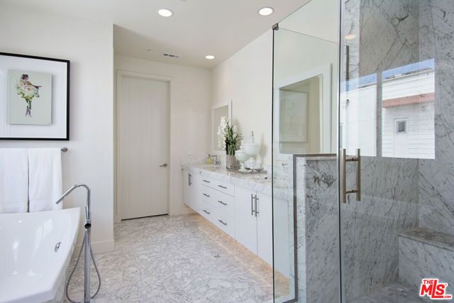 12698 Sandhill Lane 3, Los Angeles, CA 90094