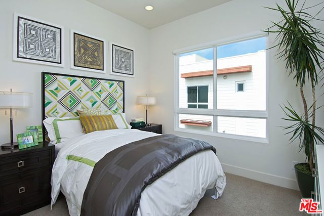 12698 Sandhill Lane 3, Los Angeles, CA 90094