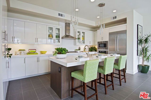 12698 Sandhill Lane 3, Los Angeles, CA 90094