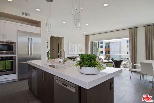 12698 Sandhill Lane 3, Los Angeles, CA 90094