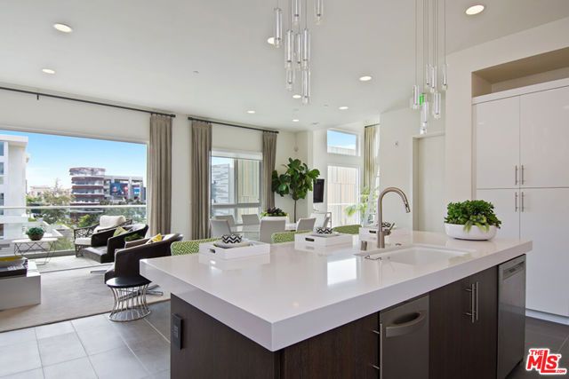 12698 Sandhill Lane 3, Los Angeles, CA 90094