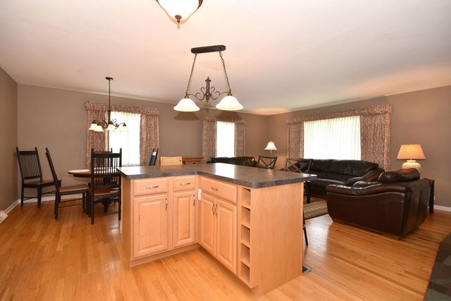 861 S Hawthorne Avenue, Elmhurst, IL 60126